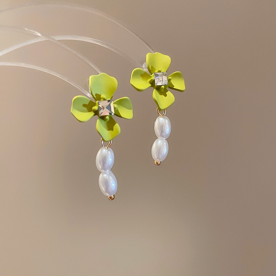Pendientes de flores de color dopamina Pendientes dulces y frescos de primavera y verano Pendientes pequeños y elegantes de alta gama para mujer