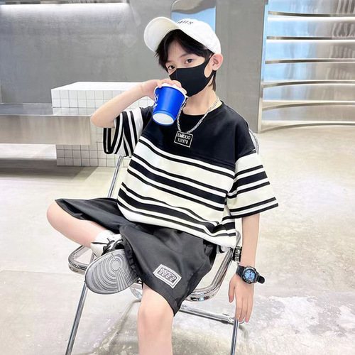 Boys' short-sleeved T-shirts, children's fashionable half-sleeved bottoming shirts, handsome sports tops for older children, 2024 summer new styles