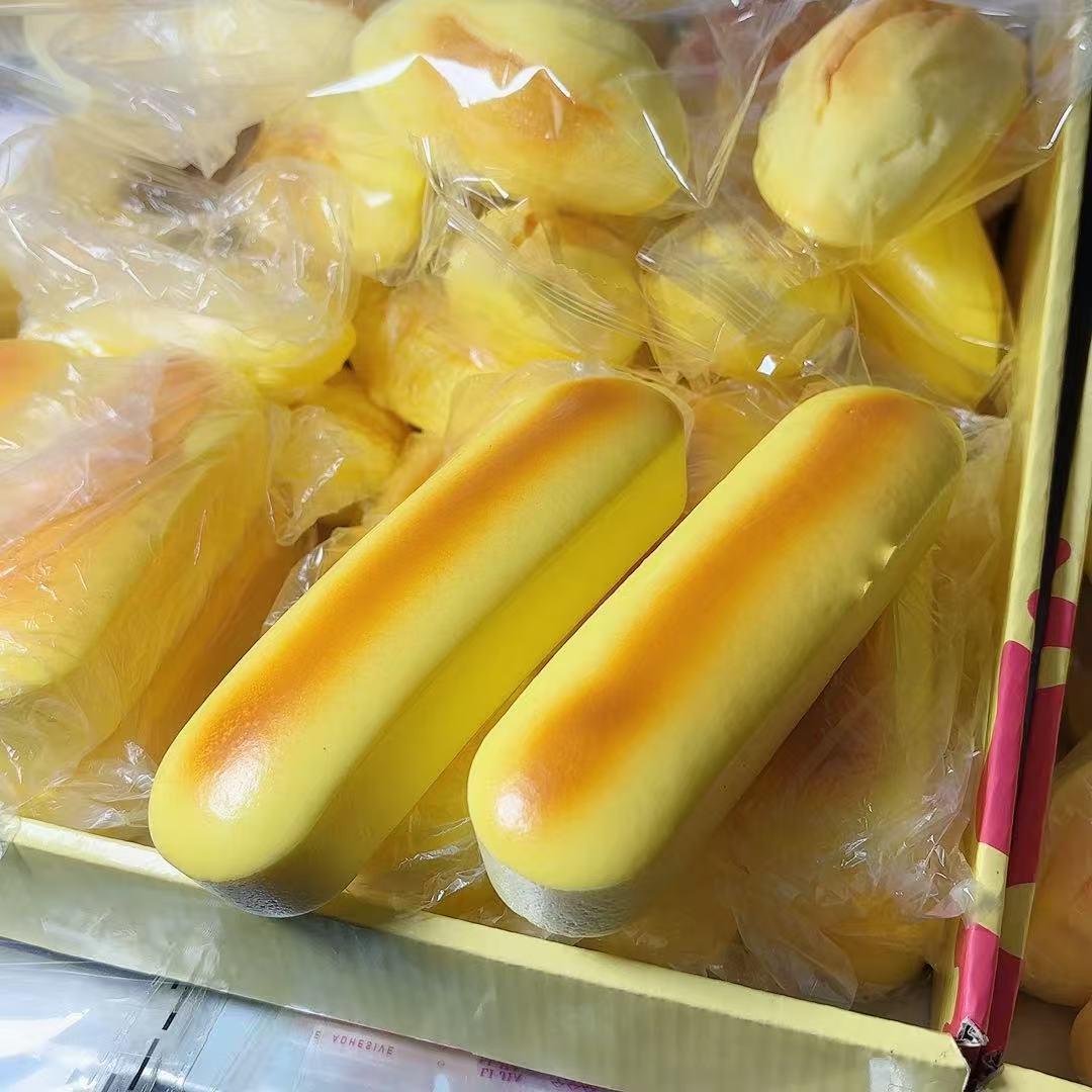 1개의 부드럽고 촉촉한 촉감의 롱 케이크 스트립은 느린 리바운드를 제공합니다.