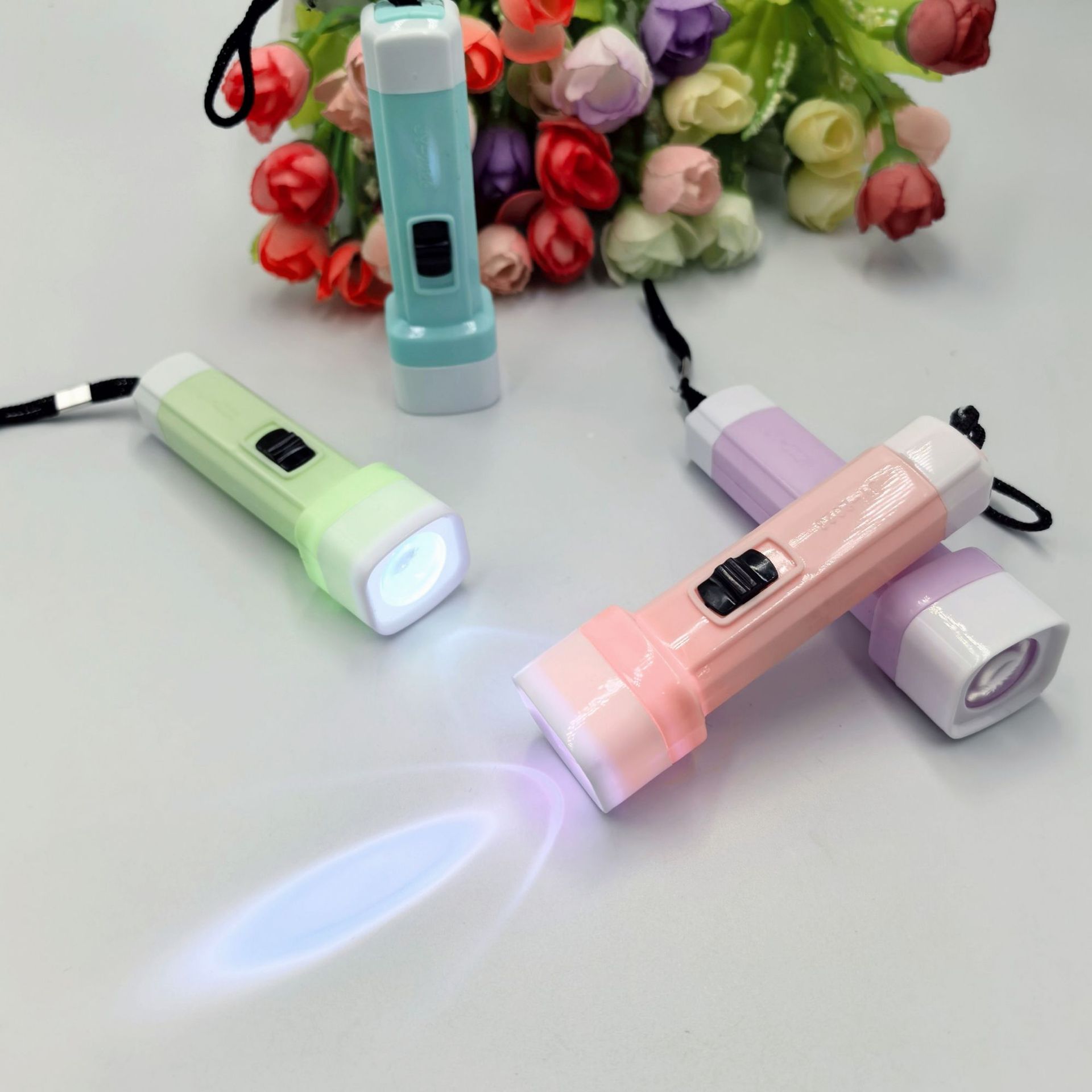Antorcha de plástico de color macron pequeña iluminación portátil de luz led regalos prácticos juguetes luminosos