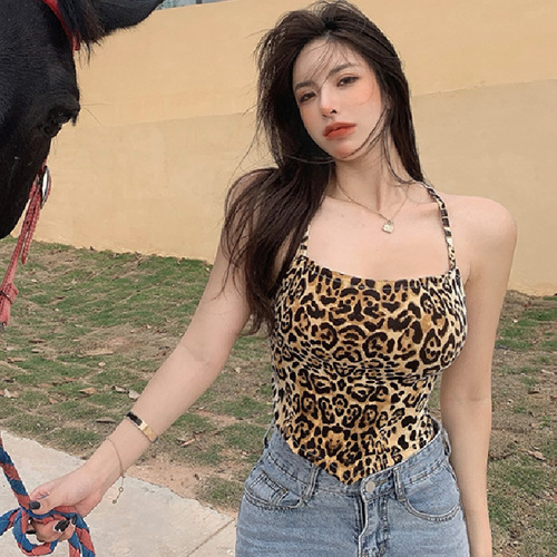 Summer trendy women's leopard print backless crop top with straps, sexy and stylish street style for cool girls 2025