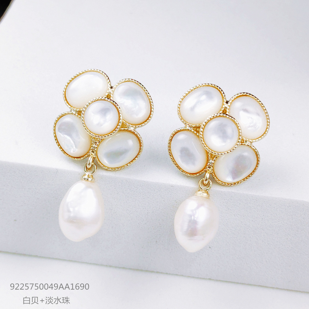 ȻˮպԳСĸɽ軨Ůٴ