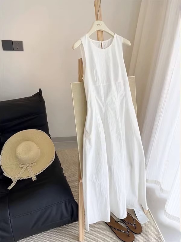 女性のためのフレンチホワイトベストドレス2025新しい夏スタイルのハイエンドの気質シックで美しいノースリーブロングスカート|undefined