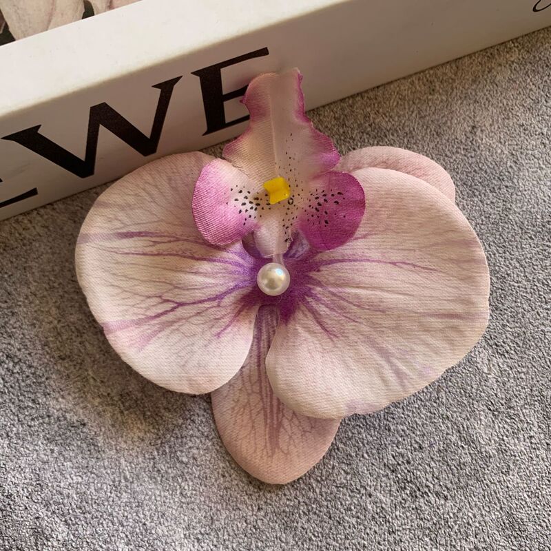 絹布の胡蝶蘭の花の頭は花の壁の部品の花の材料の頭をシミュレーションして髪を飾ってdiyの手作りの結婚祝いの贈り物を挟んで造花を飾ります。|undefined