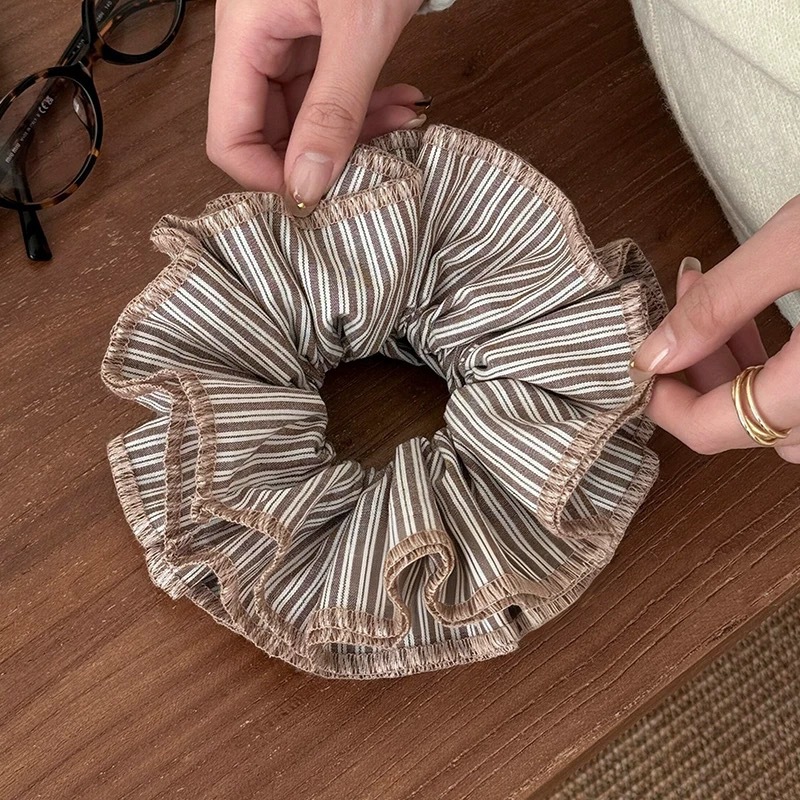 Ouyang Nana's same style coffee striped scrunchie for women, high-end hair accessory, high ponytail hair tie, bun elastic band