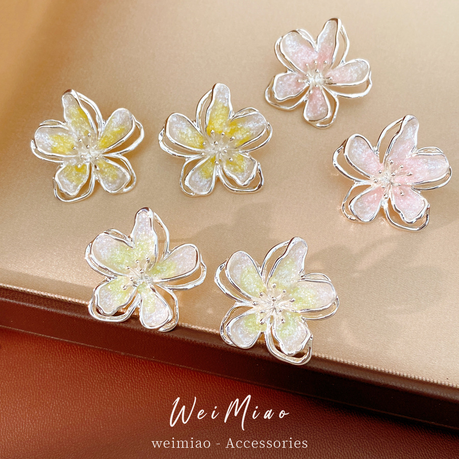 Aguja de plata dopamina color goteo de aceite flor pernos de orejas temperamento dulce pequeño pendientes claros ligeros de lujo alta sensación de orejas para mujeres