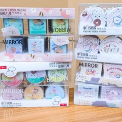 流砂アニメ両面鏡金属鏡枠pu皮面少女心学生は折り畳みミニ鏡を持ち歩いている