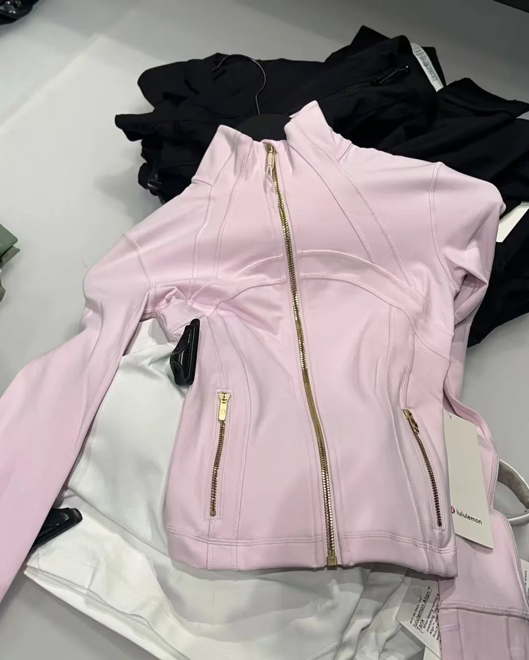 Women's Define Yoga Jacket With Gold Zipper, Slim Fit, Full Zip, Lightweight & Quick-Dry Athletic Top For Running, Gym, Casual Wear_ecoleips.com
