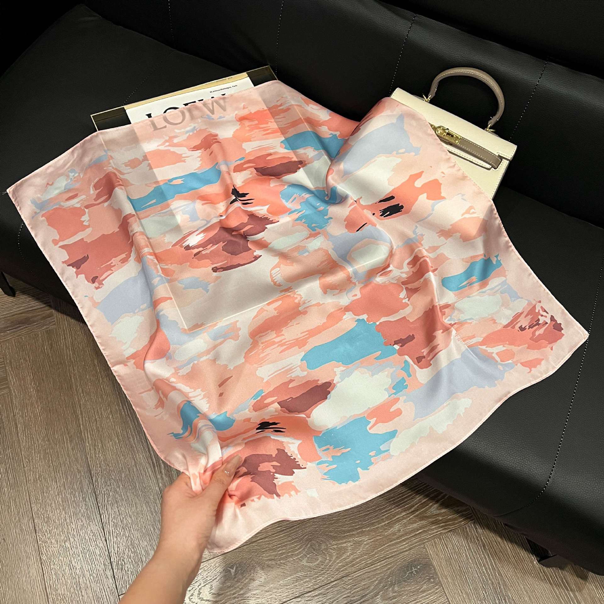 Nueva bufanda de seda de las mujeres de moda del todo-fósforo de alto grado pequeña bufanda cuadrada estilo coreano bufanda de cuello primavera y otoño bufanda retro bolsa de corbata image 134