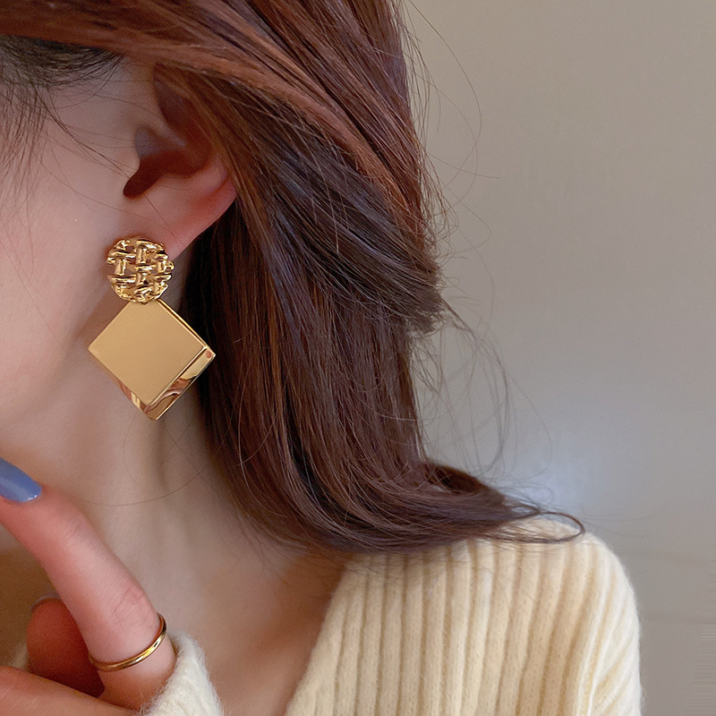15g Weight No Inlaid Inlay Material Earrings Classification Fashion Geometric Square Sequin Earrings Simple Alloy Earrings
