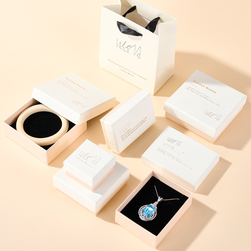 Elegante minimalistische Schmuckschatulle Armband- und Halsketten-Verpackungsbox Geschenkbox zum Valentinstag Ring- und Ohrringstecker-Schmuckschatulle
