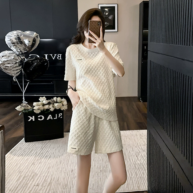2025 новый летний спортивный костюм для женщин, модный и стильный европейский комплект из шорт с коротким рукавом