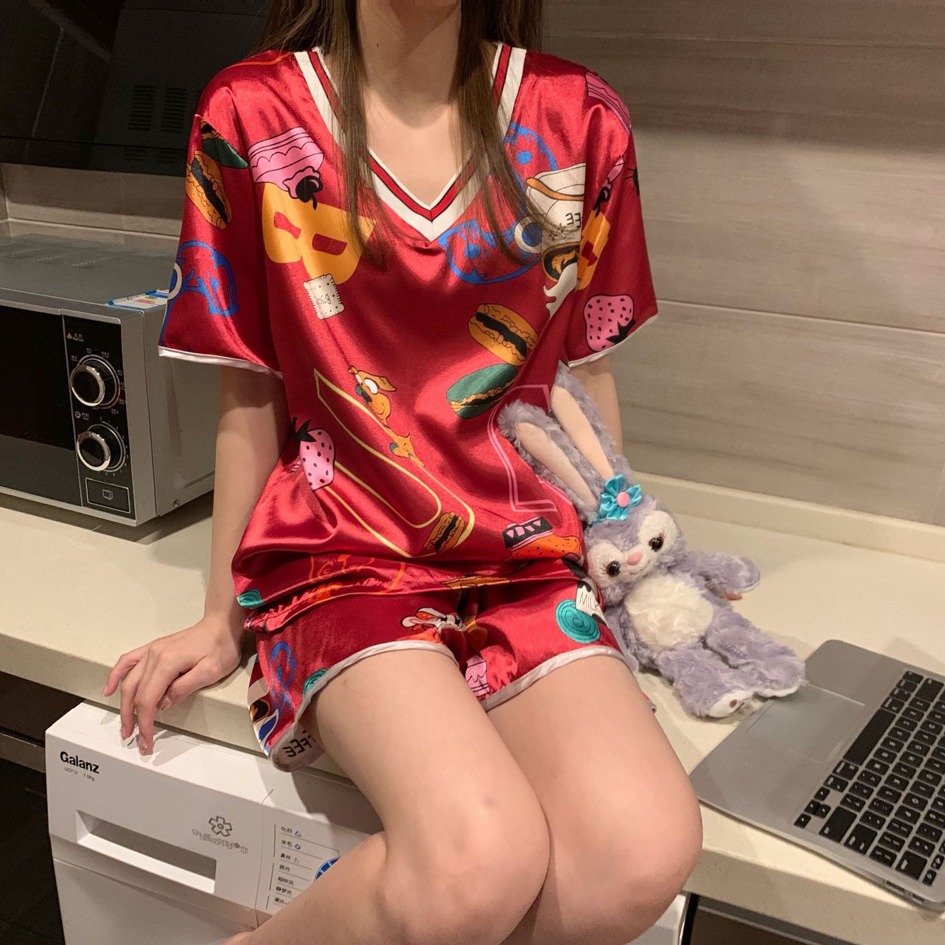 Pijamas de verano de las mujeres pantalones cortos de manga corta traje de seda de hielo delgado de las mujeres sexy con cuello en V pijamas de seda artificial desgaste del hogar de verano