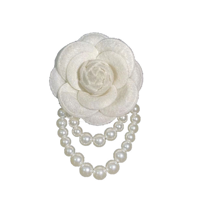 Spilla in stile coreano vintage ispirata a Chanel, in bianco e nero, con camelia, spilla di alta gamma con perline, a doppio uso come spilla e_voghion.com