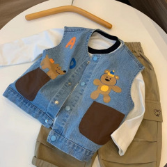 かわいい ~ 春秋の子供のプリントのデニムのベストを叩いて、男女の子供はレジャーの洋気のベストの赤ちゃんの肩を合わせます。