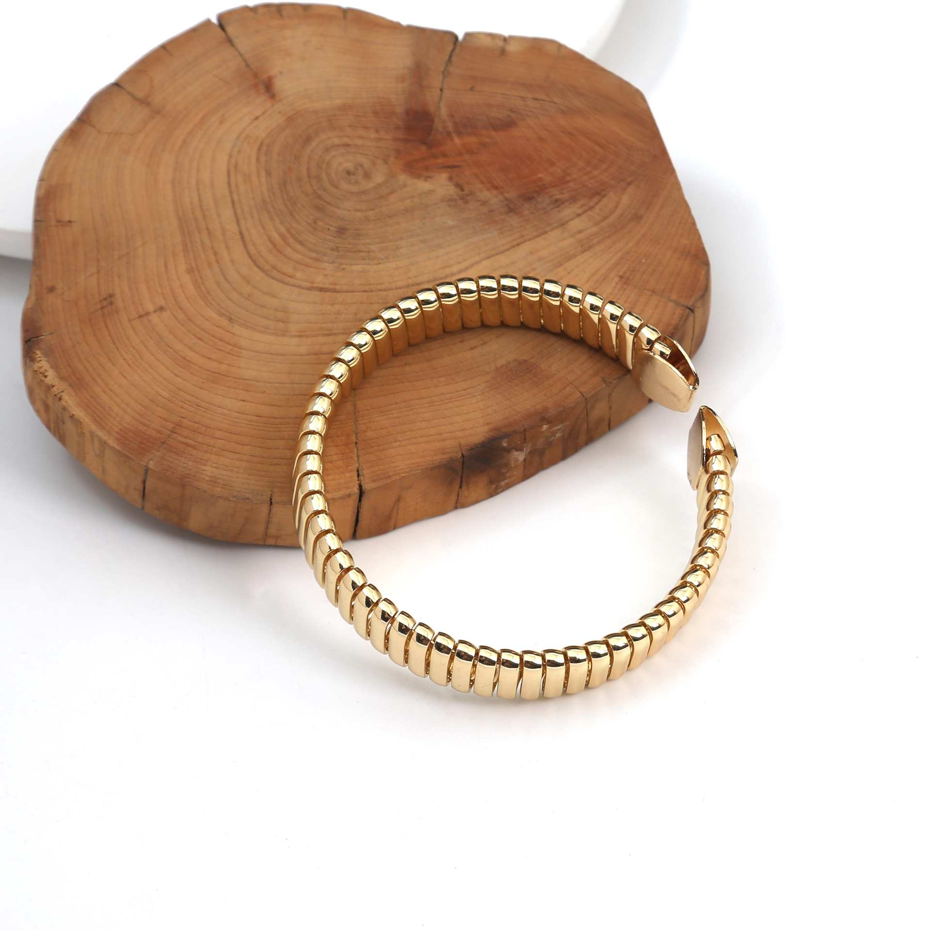 Bracelet/collier multicouche en spirale dorée, style européen et américain, léger et luxueux, en métal haut de gamme._voghion.com