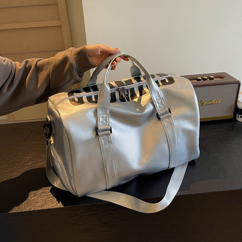 trend travel bag for men and women
