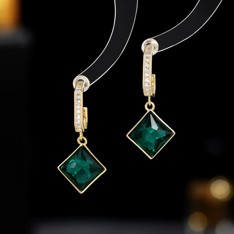 Fashionable elegant geometric earrings with zircon