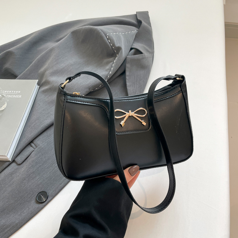 Women's Bag with Fashionable Bow, Solid Color, New Korean Style, Trendy Texture, Stylish Commuter Shoulder Bag, Underarm Baguette Bag