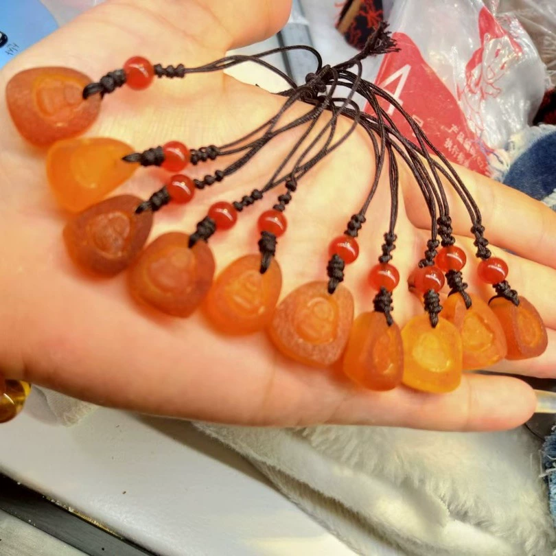 2 г необработанного минерального натурального янтаря, российский тонкий материал для вышивания, тисненый кулон для телефона, сумки или ключей с изображением младенца Будды