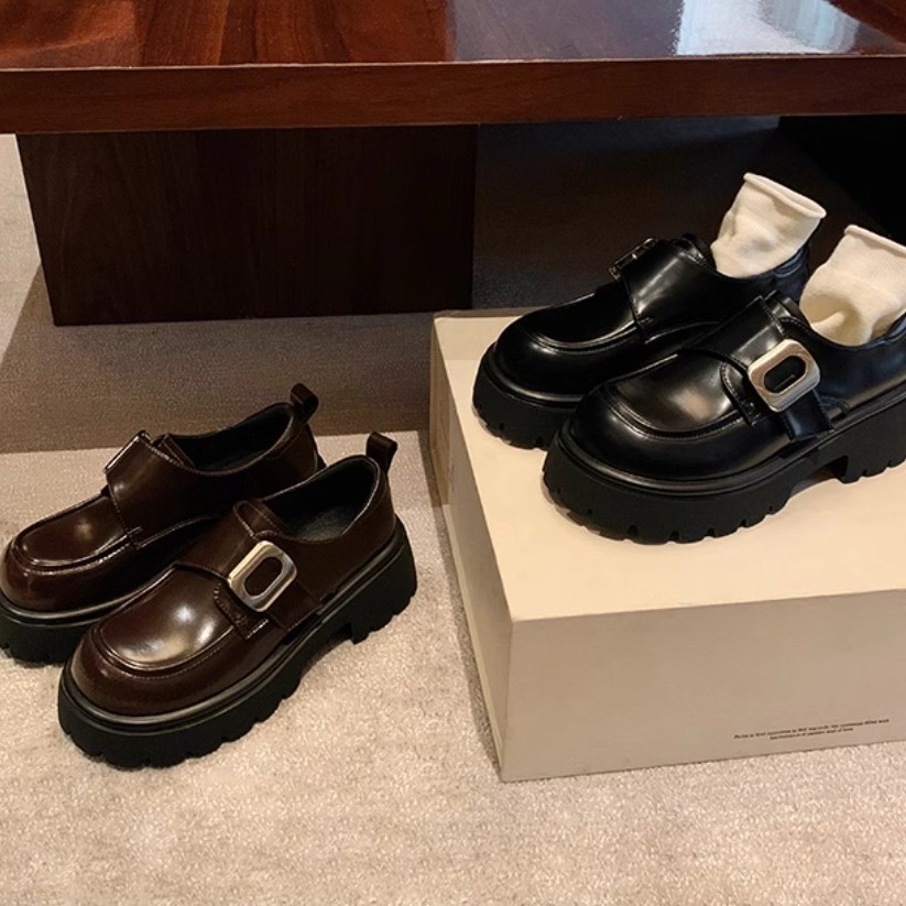 Grava Madre Otoño Invierno Nuevo estilo de estilo universitario botón perezoso un pie pie muffin tacones gruesos zapatos de cuero Lefour para mujeres