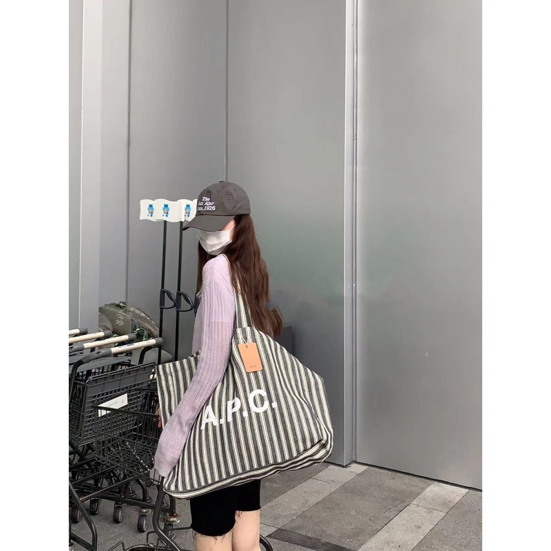 ins同款APC字母简约通勤单肩帆布包日常搭配购物袋竖条纹手拎布袋|undefined