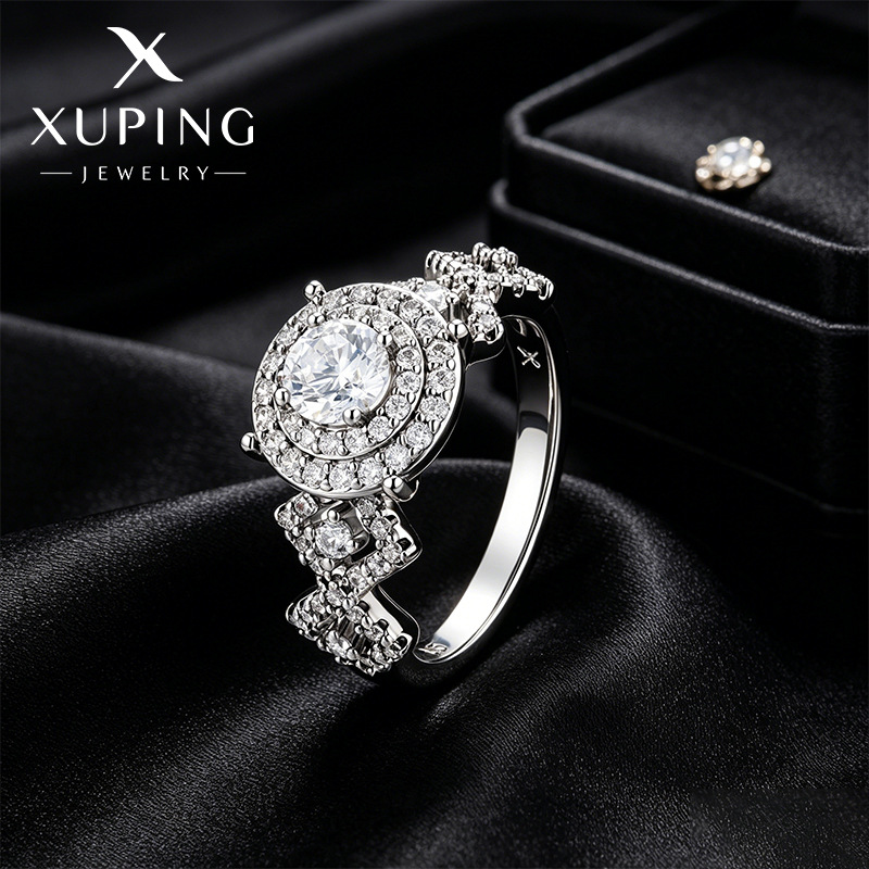 Xuping Europa y los Estados Unidos de moda transfronteriza lujosa ligera anillo de boda de dama aleación de cobre chapado en blanco incrustado joyas preciosas artificiales al por mayor
