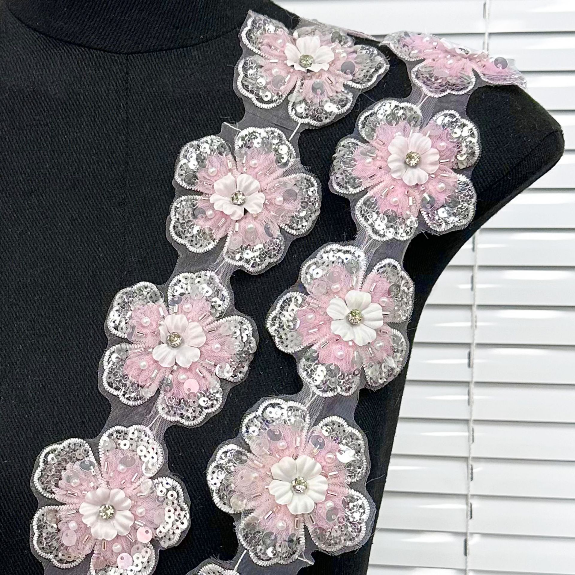 Hijo de vidrio esquinilla esquinilla perforación de doble capa de flores zapatos sombreros bolsas toque de cabeza ropa infantil vestido decoración flores