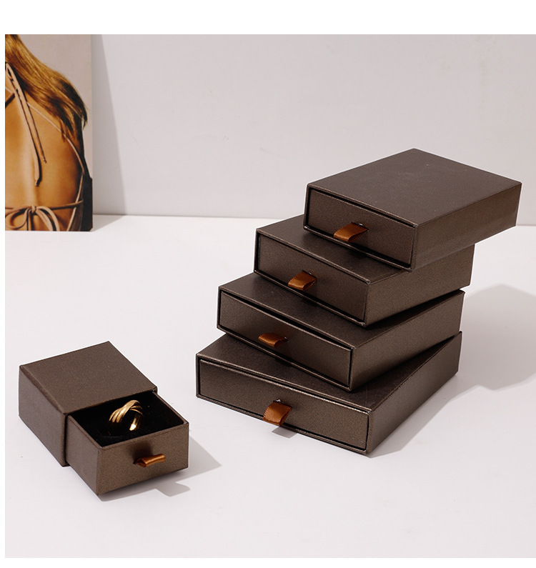 Simple Style Solid Color Paper Jewelry Boxes display picture 2