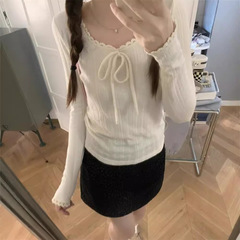 香港の味のchi秋の丸首の蝶結びは長袖のtシャツの女性のレースの辺の修身U襟の中で絶美の上着を掛けます。