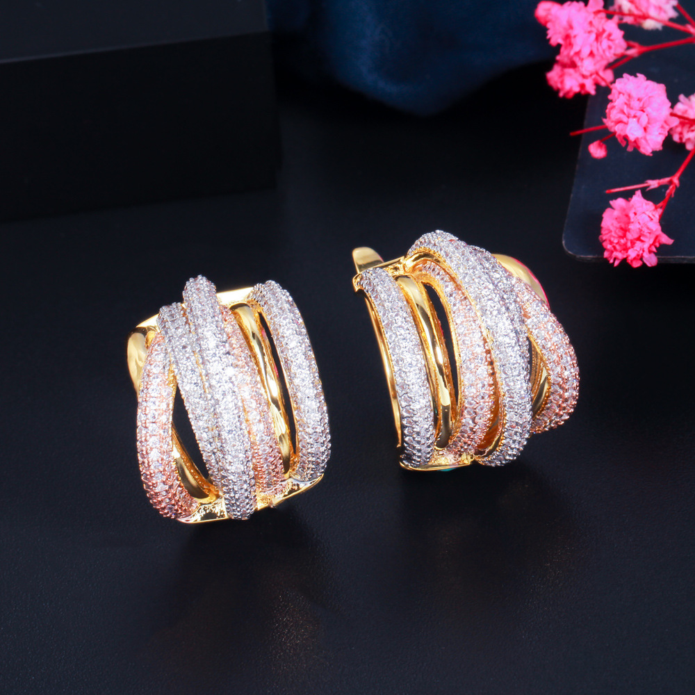 Fashion U Shape Copper Inlaid Zircon Gem Earrings display picture 6