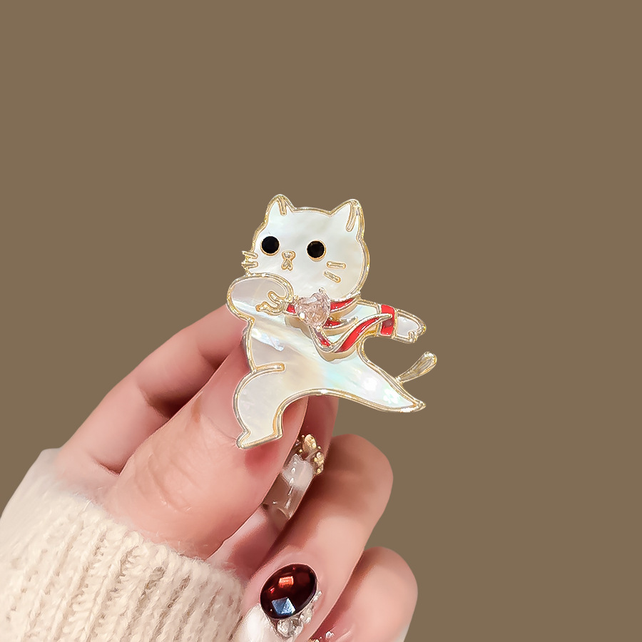 Autumn Cute Cat Brooch for Women, Cartoon Design, Niche Suit Pin, Classy Exquisite Fashion Coat and Sweater