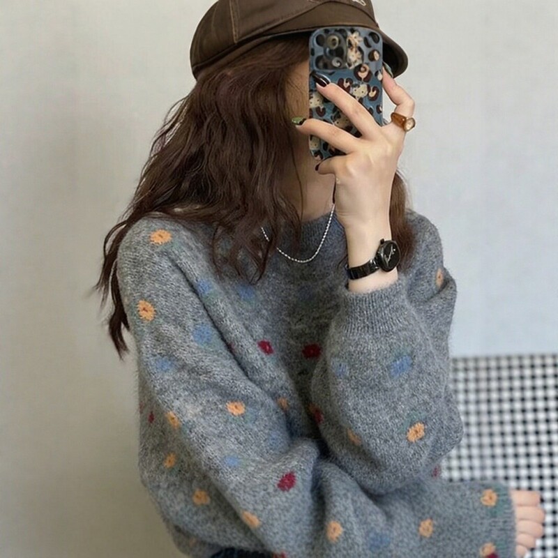 Gray vintage round-neck layered knit sweater for women, 2026 autumn and winter new style, casual chic, age-reducing and slimming top Gray vintage round-neck layered knit sweater for women, 2026 autumn and winter new style, casual chic, age-reducing and slimming top