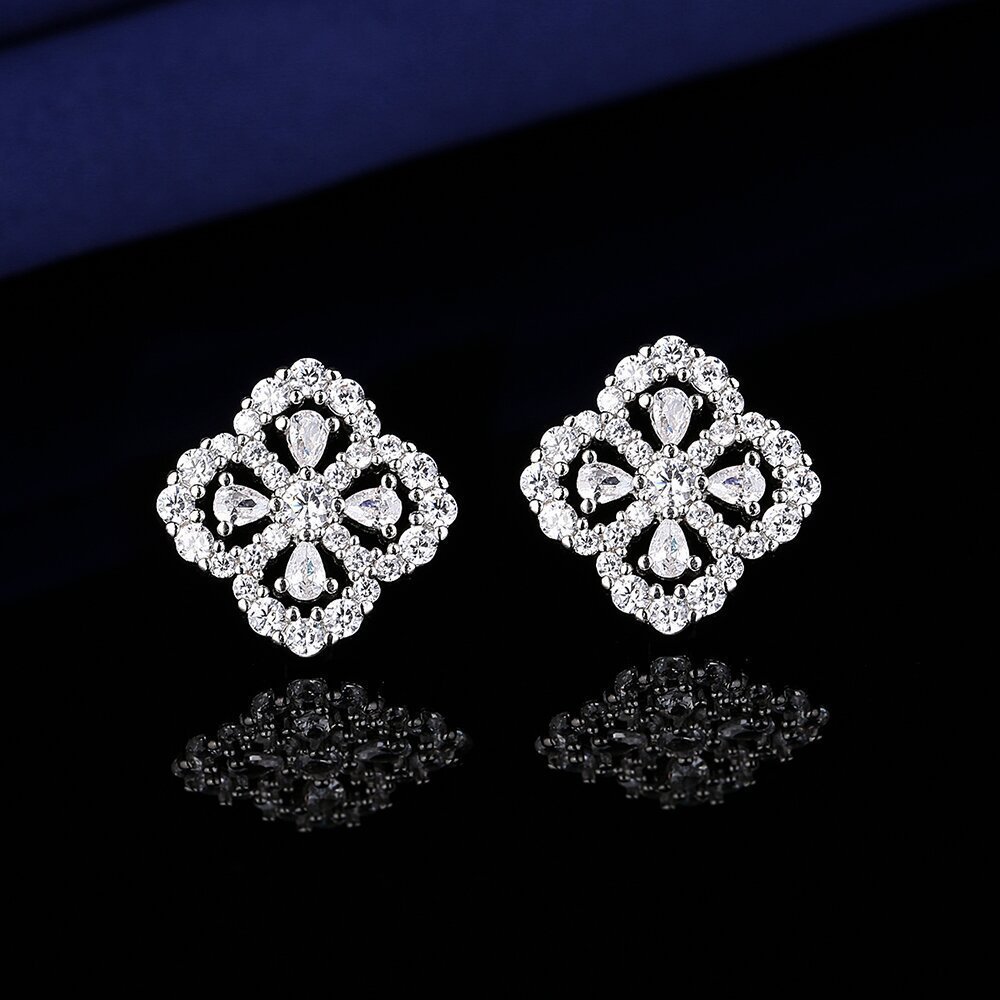 E05 four-leaf clover earrings