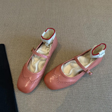 粉色单鞋女法式温柔布洛克雕花浅口一字扣带平底玛丽珍鞋