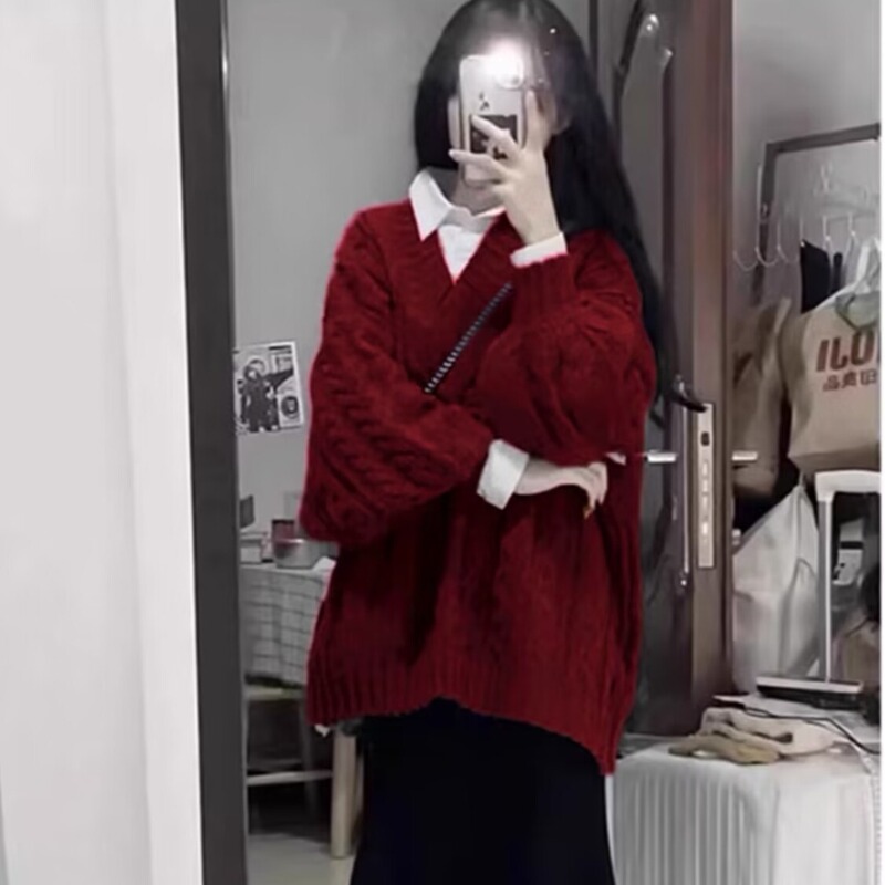 Two-piece suit/French autumn and winter New lazy style loose Christmas twist V-neck red sweater sweater for women