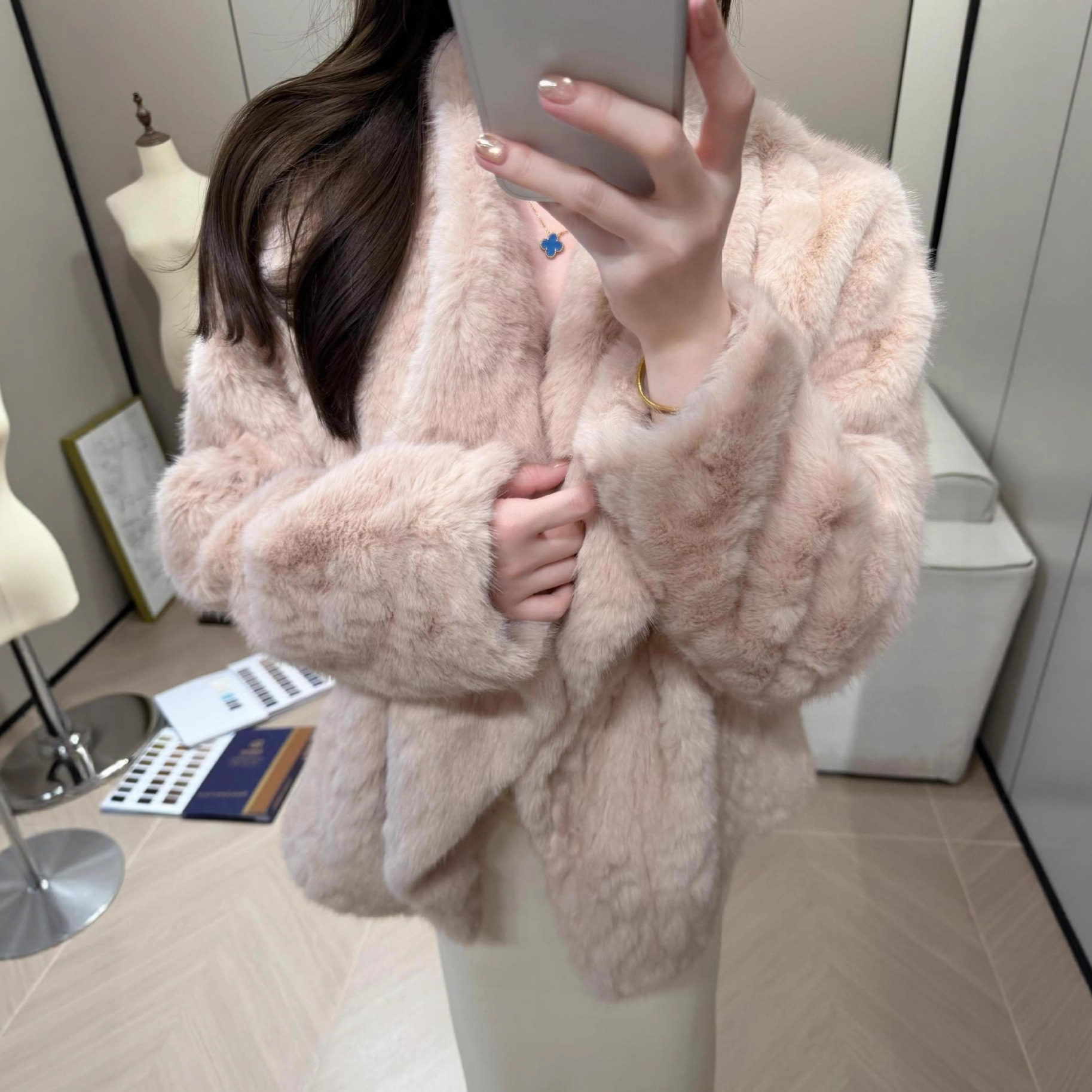 A luxurious, soft, misty rabbit fur coat for women, eco-friendly and warm, thickened short jacket with a gentle lapel.