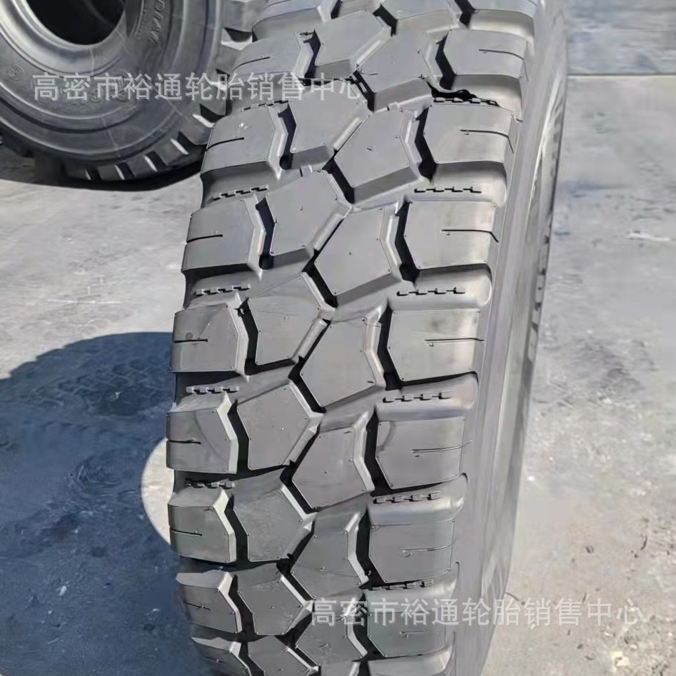 全钢卡车越野吊车轮胎1600R20 16.00-20 消防车炮车轮胎14.00R20