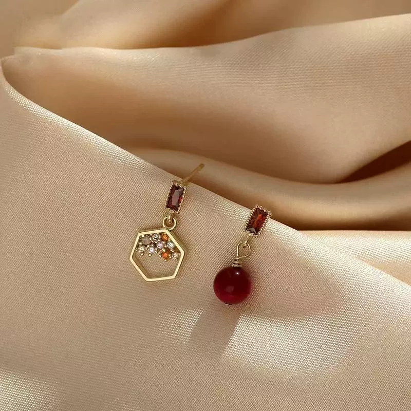 Серьги, серебро 925, игла по форме асимметричного микроподбородка, стиль легкой роскоши