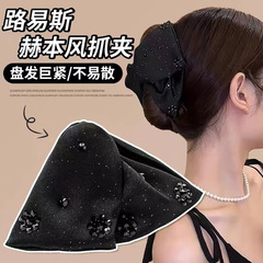 ルイスは女性の高級感のあるレトロなサテンの星の髪を挟んで上品です。