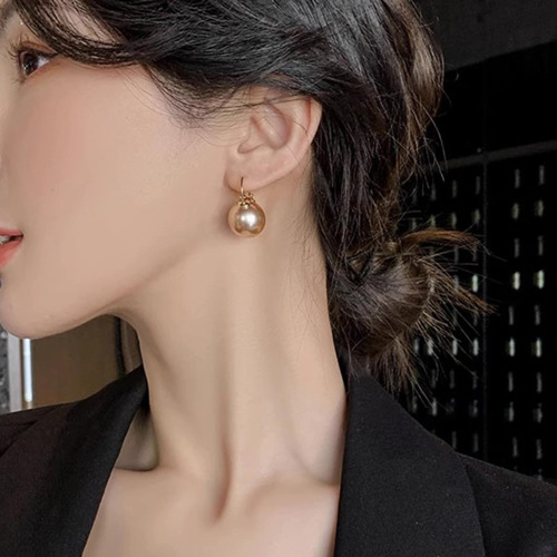 Elevated-Style Ear Hooks: Fashionable Faux Pearl Earrings for Women—Niche Design, Affordable Luxury, Korean-Style, Internet-Famous, and Perfectly Elegant Trendy Accessories