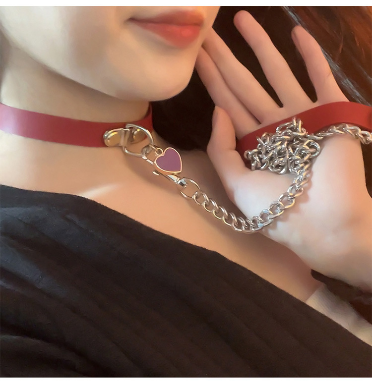 Silicone Collar with Traction Chain for Couples, Black Adult Accessory — detail image 3