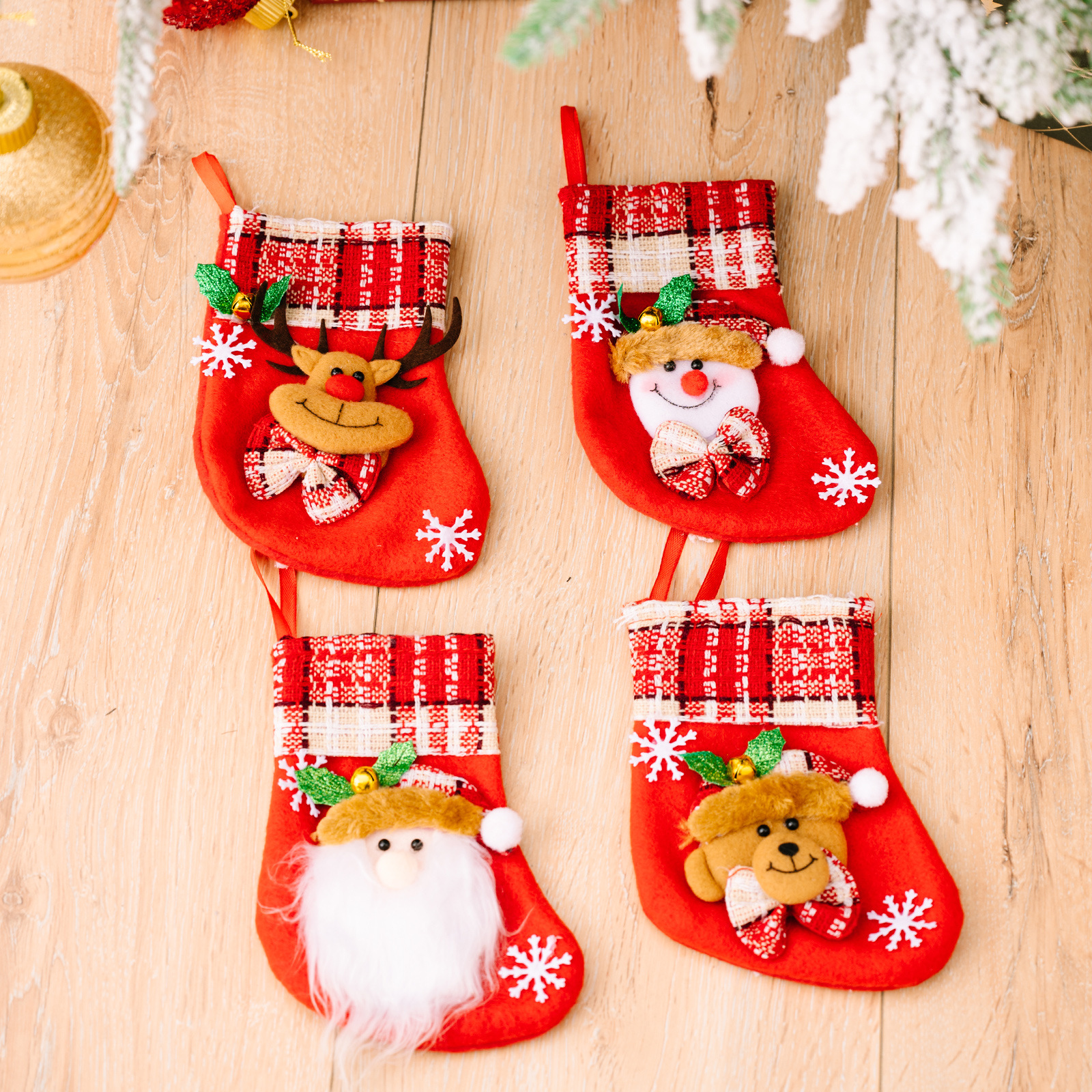Natal Novas decorações de Natal Floco de neve com sinos Meias de desenho animado Velho boneco de neve Alce Meia de Natal Sacola de presente_voghion.com