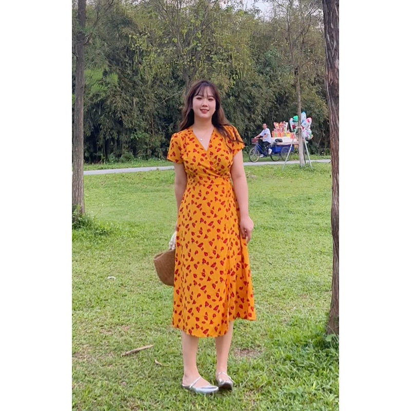 Пляжное платье больших размеров с цветочным принтом в французском стиле, скрывающее живот, одежда для полных женщин, очень большой размер, новая модель 2023 года.