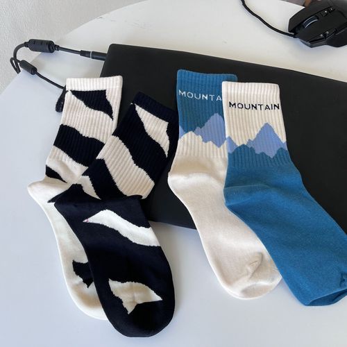 Socks for men, mid-calf socks for women, spring and summer stockings, black and white striped color matching, Japanese and Korean style, versatile autumn and winter trendy socks