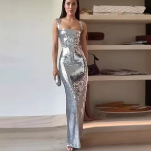 �羳�W��Ů�b���uͨ����r�����Y���Ը�¶�����������B��ȹ