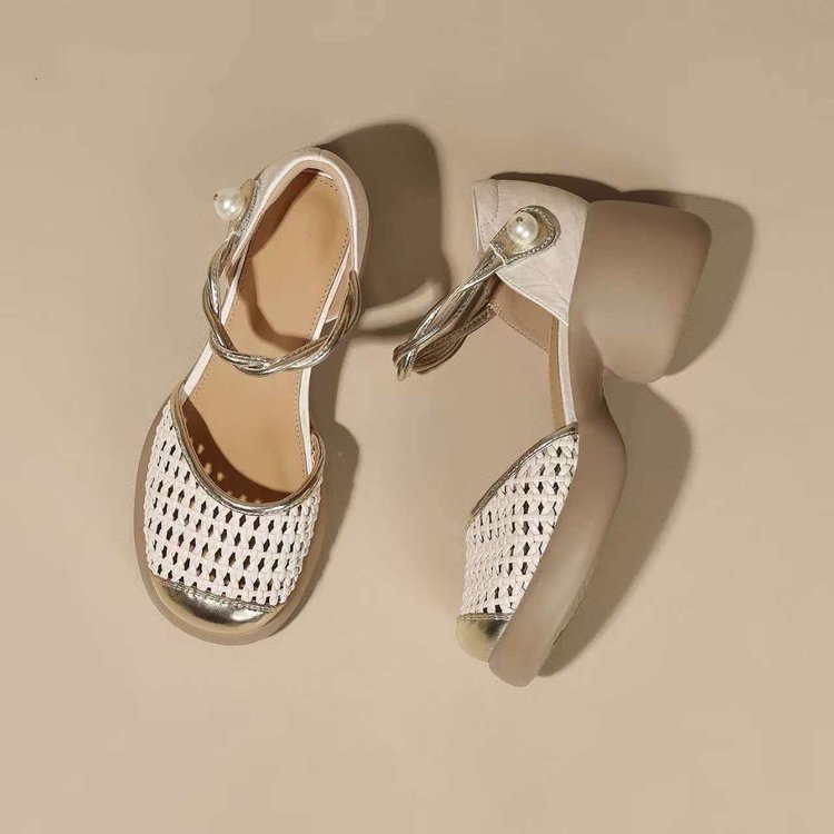 Sandalias huecas de fondo grueso para mujeres verano 2026 nuevo estilo retro confortable sandalias de cabeza para mujeres con sandalias romanas