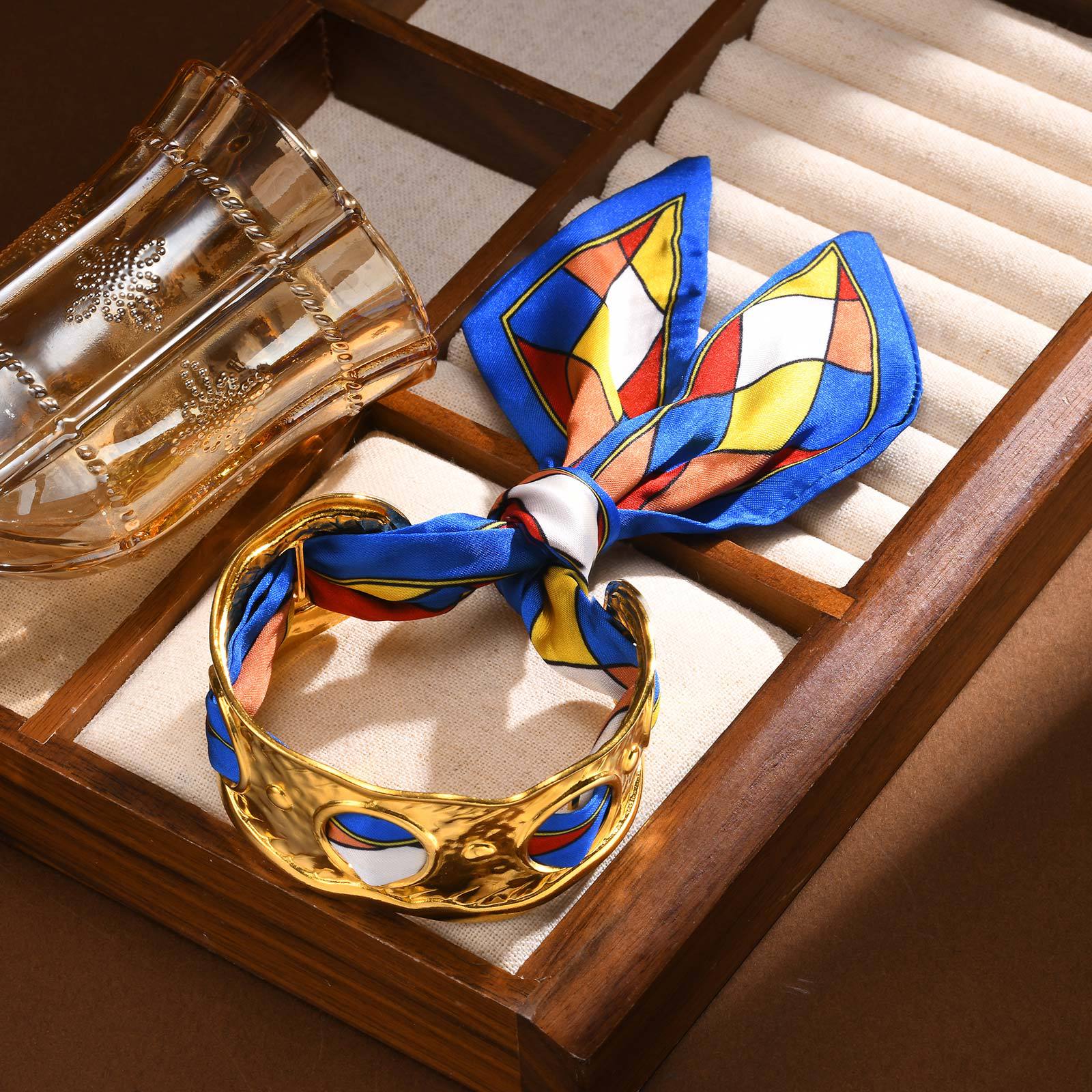 45g Weight Electroplating Gold Plating Process Golden Plated Plating Material Stone-Free Inlay Material Bangle Classification 1 Piece Quantity Daily Occasion 201 Stainless Steel Material Solid Color, Flower Pattern Women's Gender Vintage Style, IG Style Style Plating Craft IG Style Vintage Style Solid Color Flower 201 Stainless Steel Bangle In Bulk 1