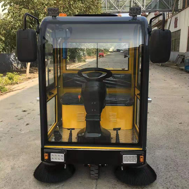 全封闭扫地车驾驶式电动扫地机电动清扫车