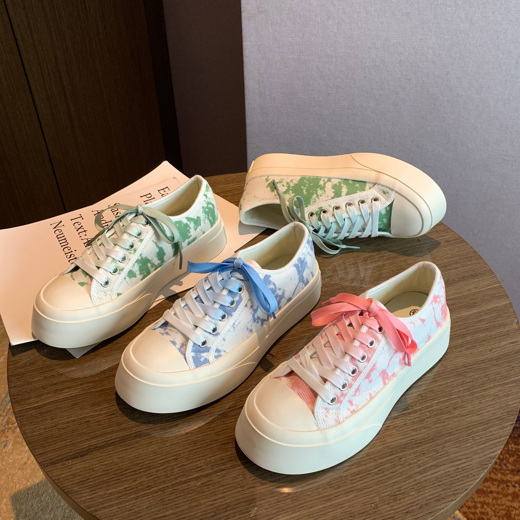 Hui Xi 2021 summer dressing gradient straps canvas shoes female Korean version of the new red big shoes Chic small white shoes